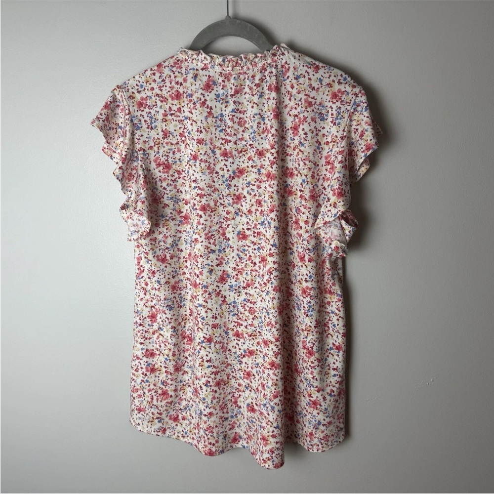 Ava & Grace Blouse Size Medium Top Floral Short Sleeves Ruffles Button Up - Picture 5 of 7